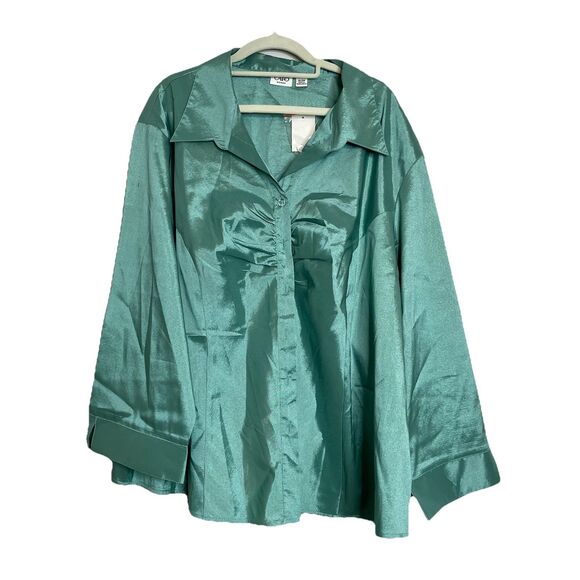 Cato Women’s Blouse Size 26/28 Green Satin Shiny Cuff Long Sleeve Button Front - Picture 1 of 4
